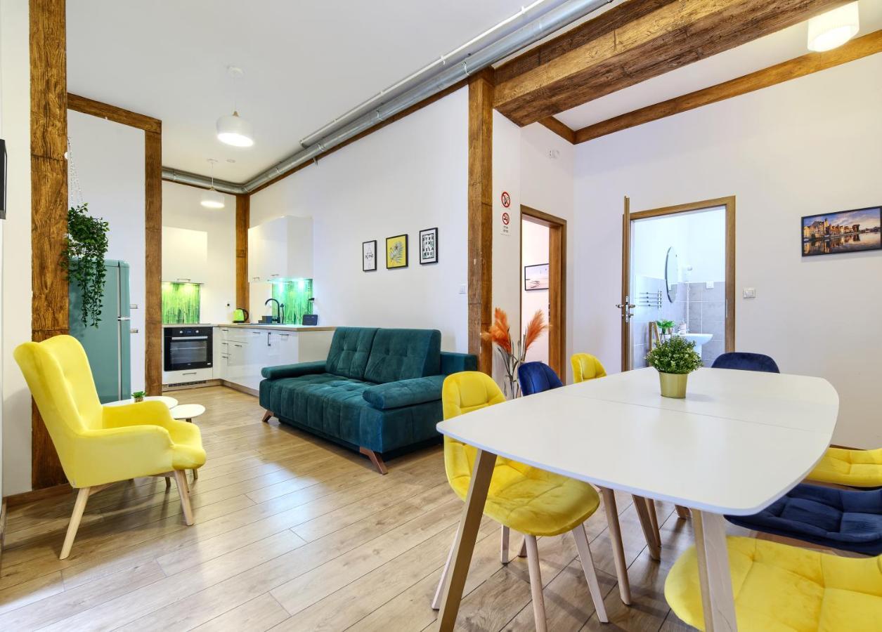 Happiness Holidays - Old Town Apartament *